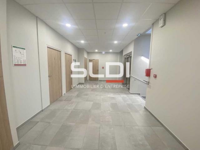 Bureaux A VENDRE OU A LOUER - MONTLUEL - 629 m²