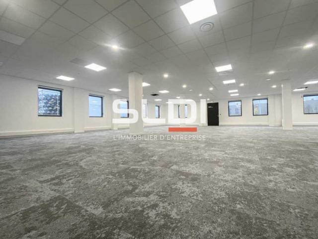 Bureaux A VENDRE OU A LOUER - MONTLUEL - 629 m²
