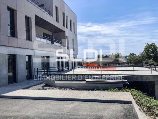 Bureaux A VENDRE OU A LOUER - LIMAS - 1 567 m²