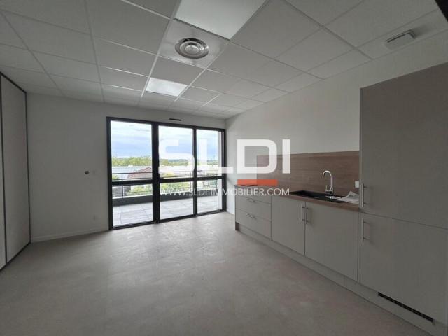 Bureaux A VENDRE OU A LOUER - LIMAS - 1 567 m²
