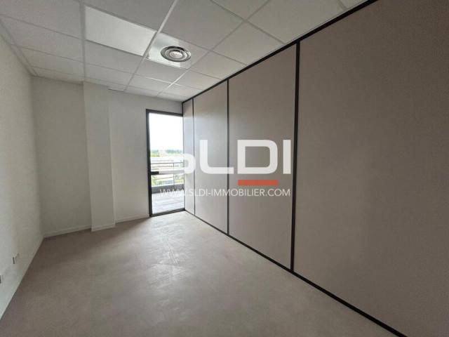 Bureaux A VENDRE OU A LOUER - LIMAS - 1 567 m²