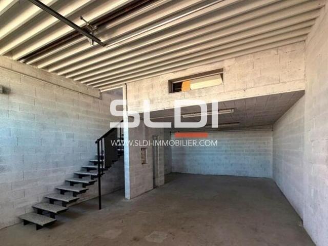 Locaux d'activités A LOUER - SAINT PRIEST - 200 m²