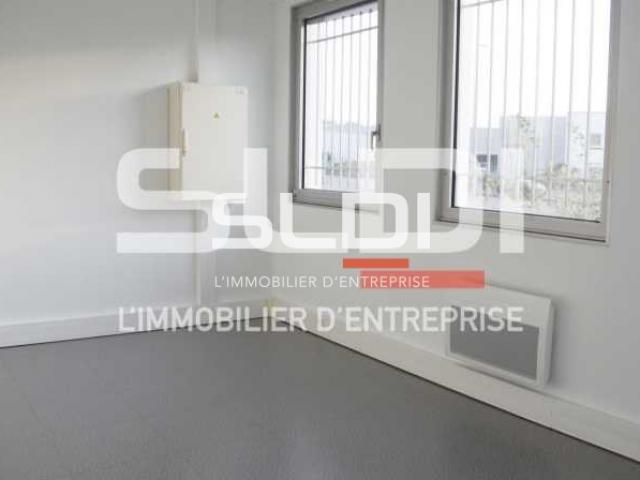 Locaux d'activités A LOUER - VENISSIEUX - 9 925 m²