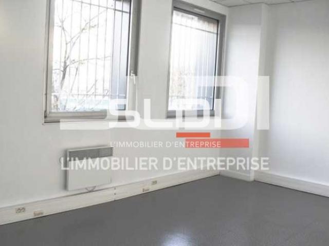 Locaux d'activités A LOUER - VENISSIEUX - 9 925 m²