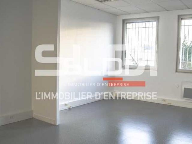 Locaux d'activités A LOUER - VENISSIEUX - 9 925 m²