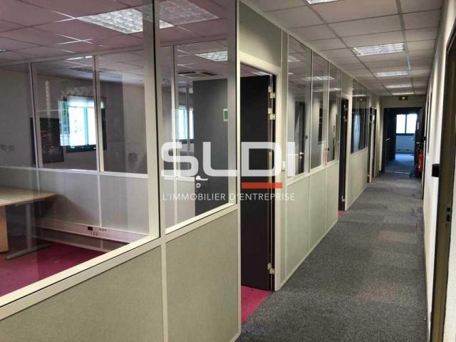 Locaux d'activités A LOUER - VENISSIEUX - 266 m²
