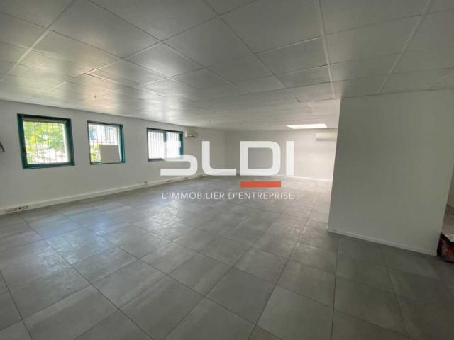Locaux d'activités A LOUER - VENISSIEUX - 266 m²