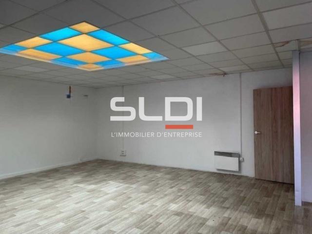 Locaux d'activités A LOUER - VENISSIEUX - 1 054 m²