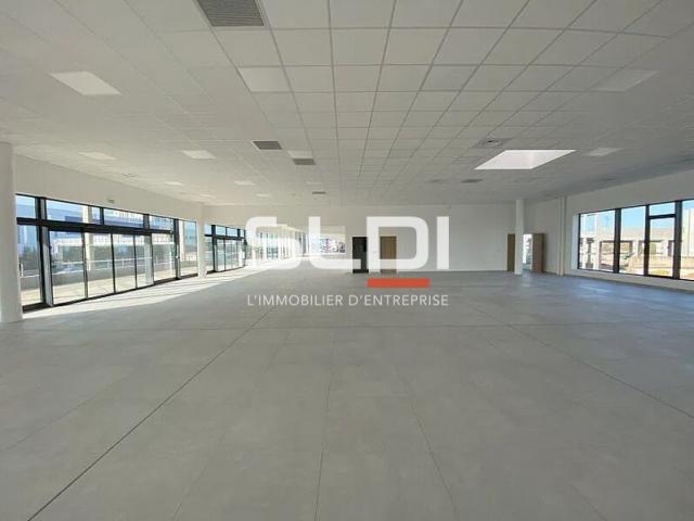Commerces A LOUER - VENISSIEUX - 3 757 m²