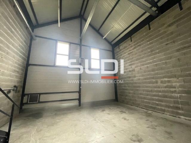 Locaux d'activités A LOUER - GENAS - 239 m²