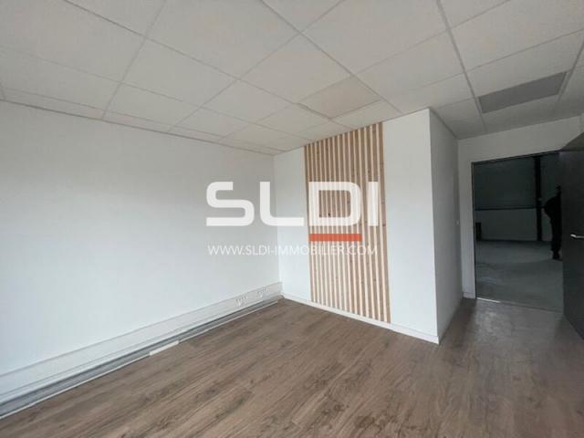 Locaux d'activités A LOUER - GENAS - 239 m²