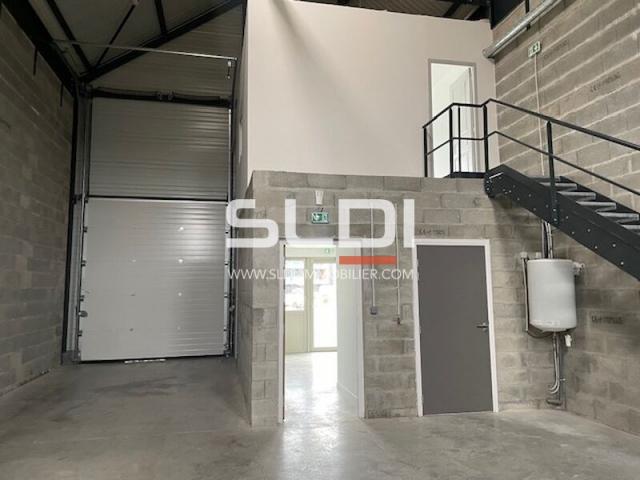 Locaux d'activités A LOUER - GENAS - 239 m²