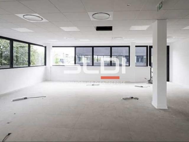 Bureaux A VENDRE OU A LOUER - LIMONEST - 1 837 m²