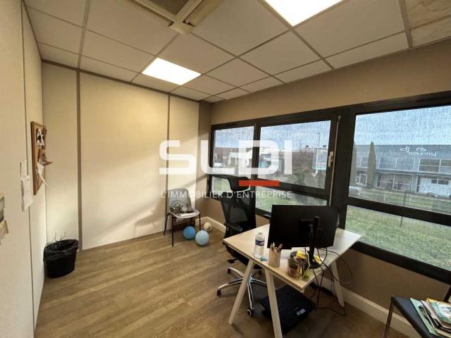 Bureaux A LOUER - LIMAS - 617 m²