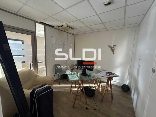 Bureaux A LOUER - LIMAS - 617 m²