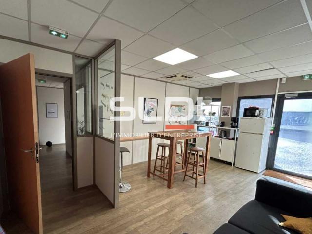 Bureaux A LOUER - LIMAS - 617 m²