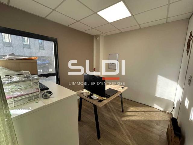 Bureaux A LOUER - LIMAS - 617 m²