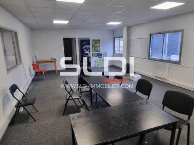 Locaux d'activités A LOUER - SAINT ETIENNE - 1 547 m²