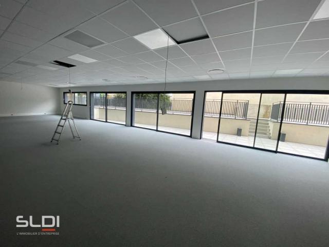 Bureaux A VENDRE - DARDILLY - 425 m²