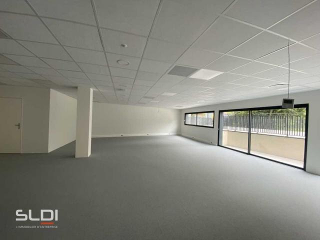 Bureaux A VENDRE - DARDILLY - 425 m²