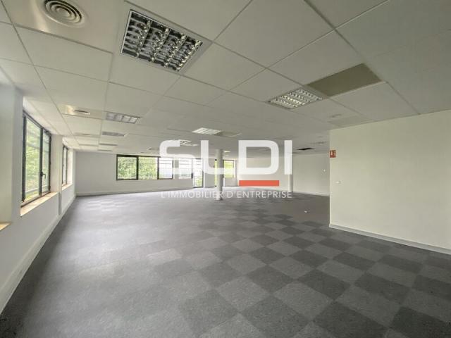 Bureaux A LOUER - SAINT PRIEST - 318 m²