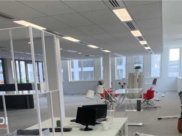 Bureaux A LOUER - VAULX EN VELIN - 913 m²