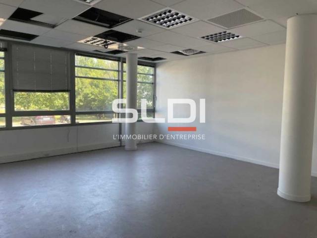 Bureaux A LOUER - SAINT PRIEST - 588 m²