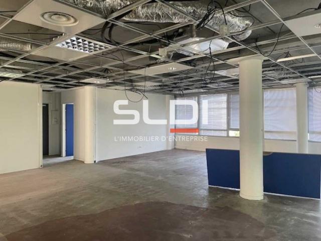 Bureaux A LOUER - SAINT PRIEST - 588 m²