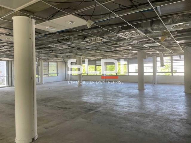 Bureaux A LOUER - SAINT PRIEST - 588 m²