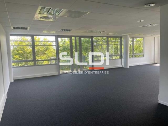 Bureaux A LOUER - SAINT PRIEST - 588 m²