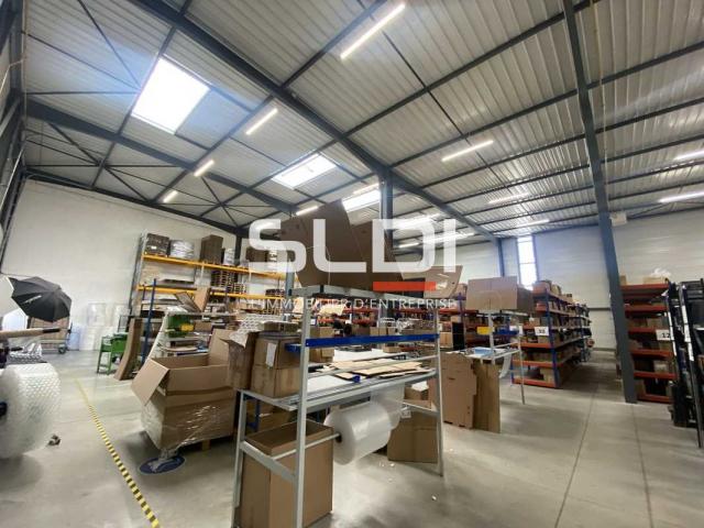 Locaux d'activités A LOUER - SAINT PRIEST - 1 092 m²