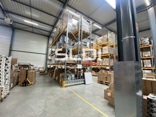 Locaux d'activités A LOUER - SAINT PRIEST - 1 092 m²