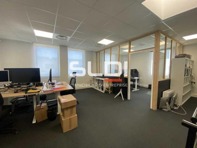 Locaux d'activités A LOUER - SAINT PRIEST - 1 092 m²