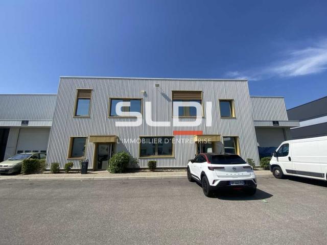 Locaux d'activités A LOUER - SAINT PRIEST - 1 092 m²