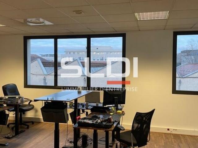 Bureaux A LOUER - VILLEURBANNE - 435 m²
