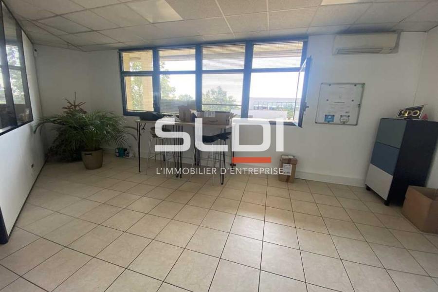 Bureaux A LOUER - BRON - 174 m²