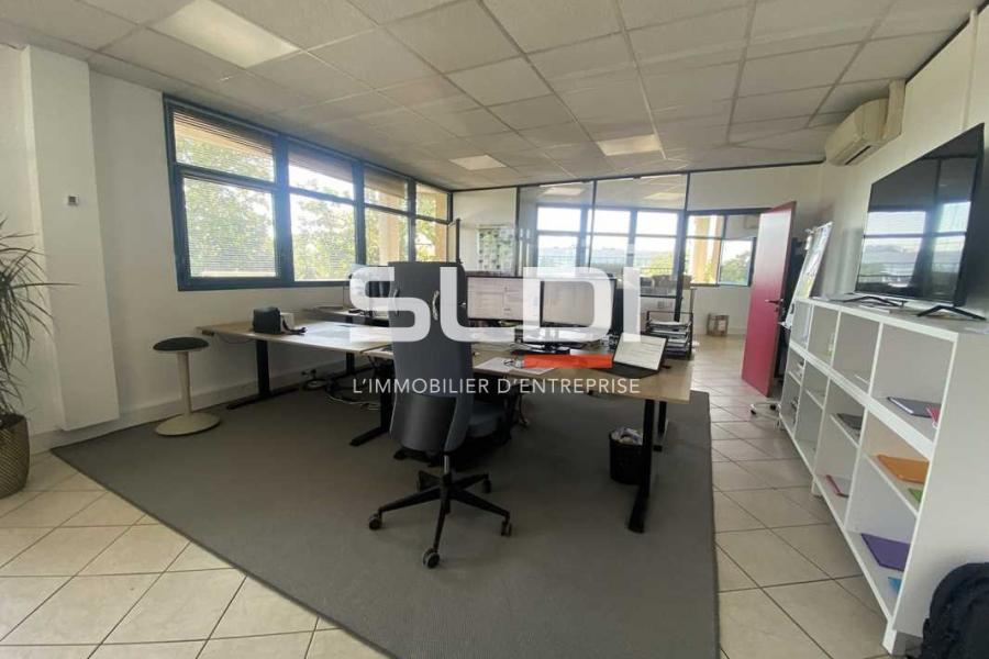 Bureaux A LOUER - BRON - 174 m²