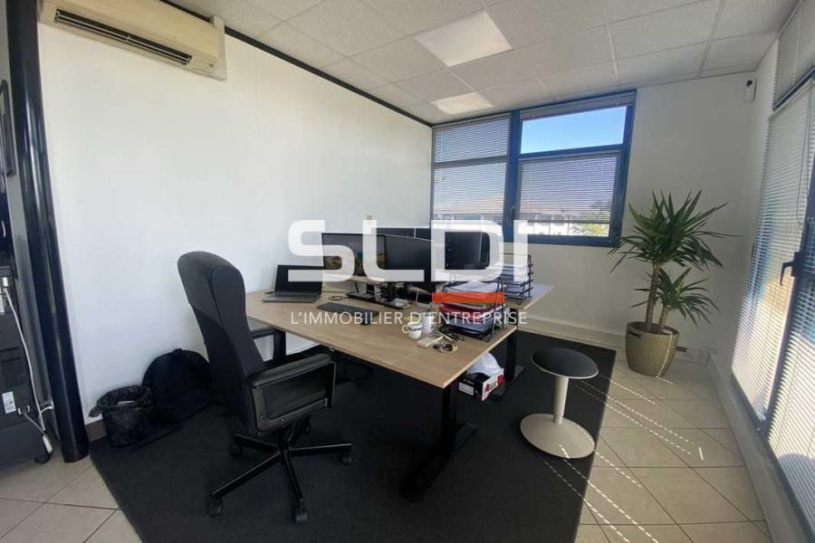 Bureaux A LOUER - BRON - 174 m²