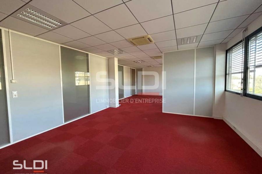 Bureaux A LOUER - SAINT PRIEST - 274 m²