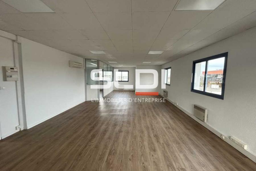 Bureaux A LOUER - CHASSIEU - 80 m²