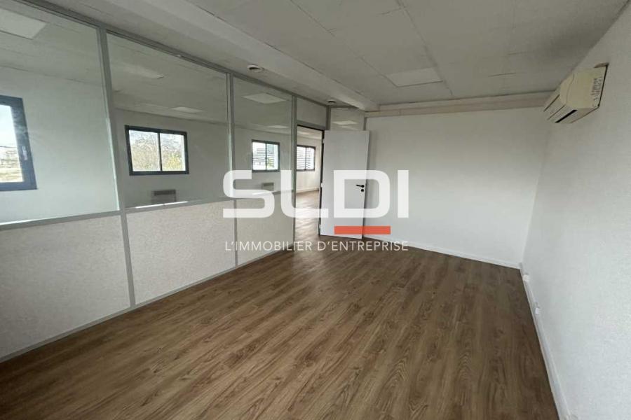 Bureaux A LOUER - CHASSIEU - 80 m²