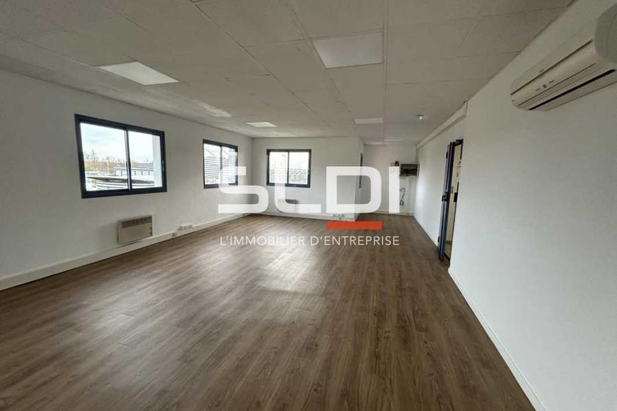 Bureaux A LOUER - CHASSIEU - 80 m²