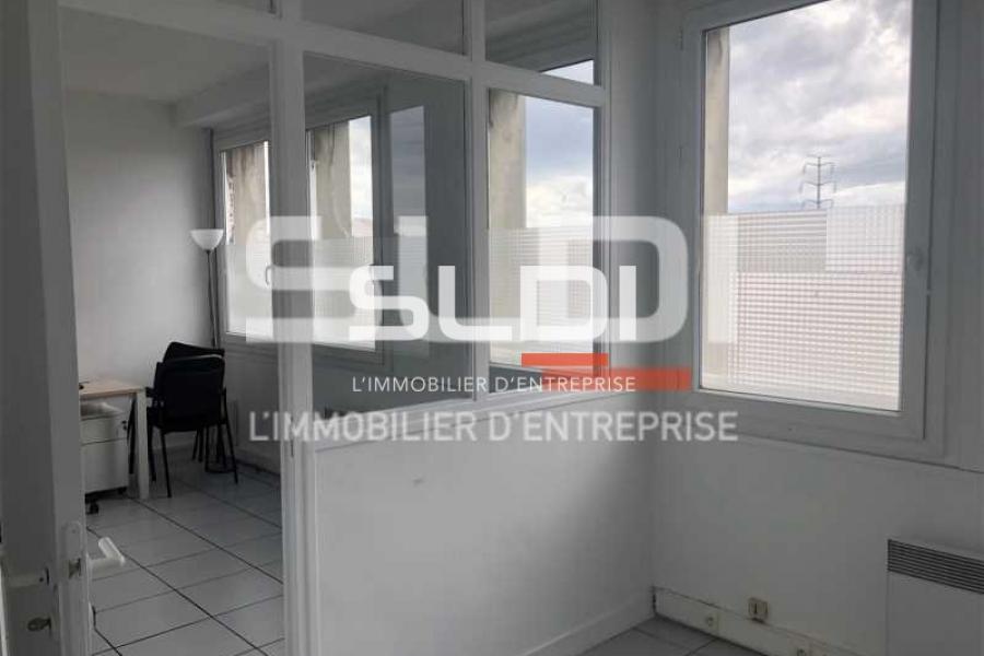 Bureaux A LOUER - VENISSIEUX - 315 m²