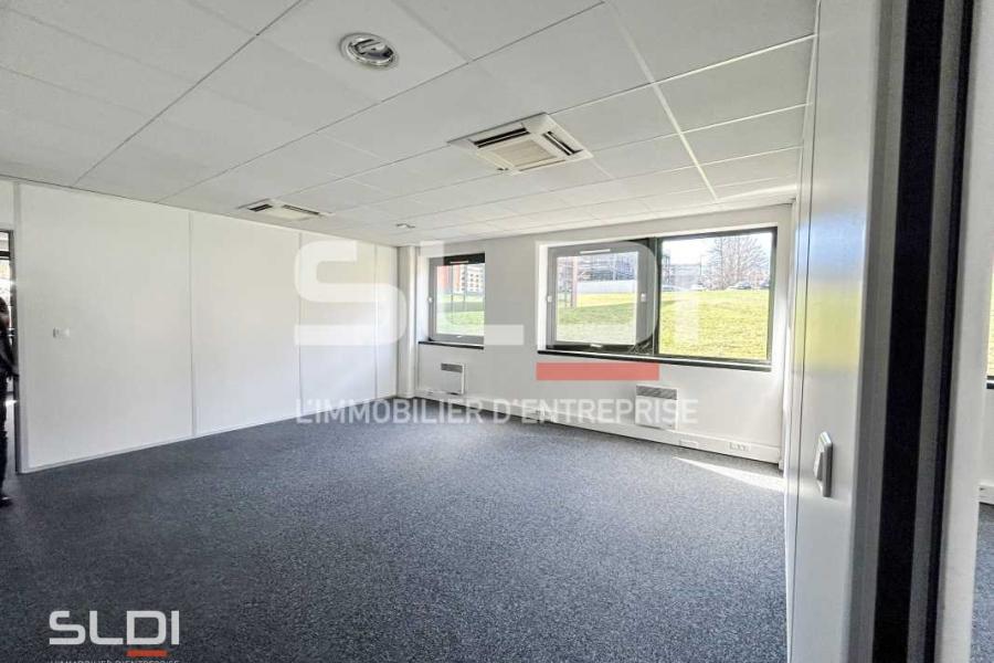 Bureaux A LOUER - LIMONEST - 916 m²