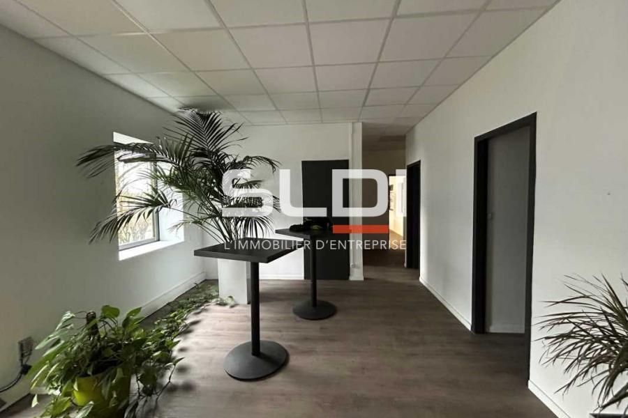 Activités A LOUER - BLYES - 1 267 m²