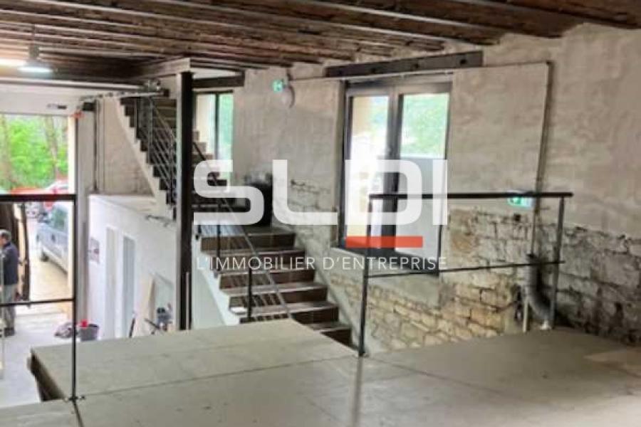 Activités A LOUER - FLEURIEU SUR SAONE - 854 m²