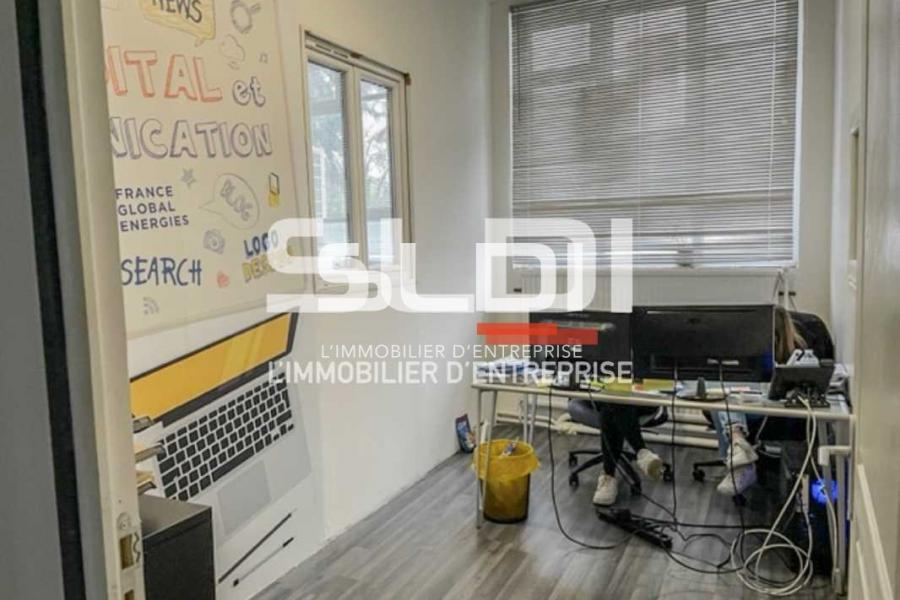 Bureaux A LOUER - VILLEURBANNE - 270 m²