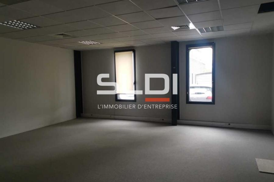 Bureaux A LOUER - VAULX MILIEU - 438 m²