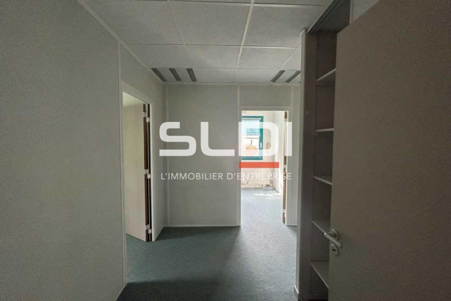 Bureaux A LOUER - CHARBONNIERES LES BAINS - 220 m²