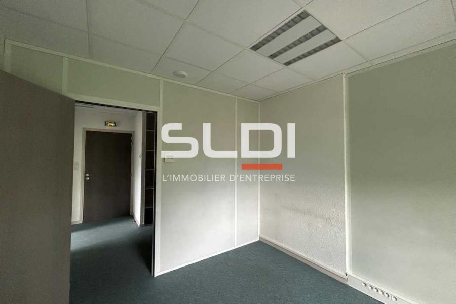 Bureaux A LOUER - CHARBONNIERES LES BAINS - 220 m²